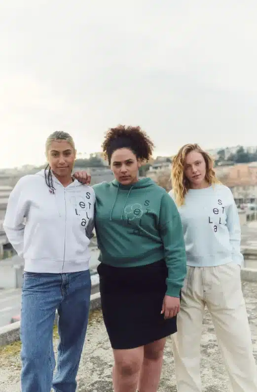 trois femmes qui portent des sweats de la nouvelle collection AW24 de Stanley/Stella