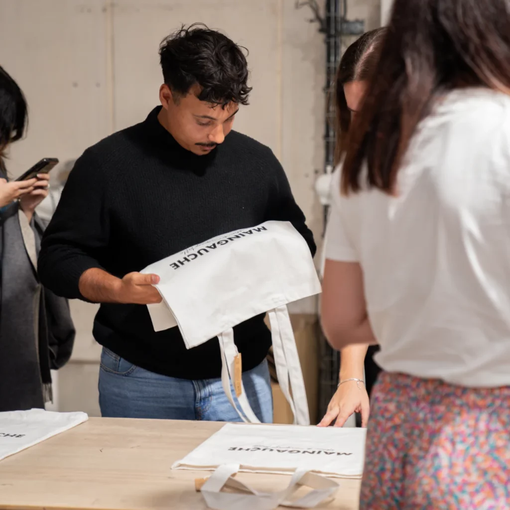 Tote bag personnalisé pour nos clients en sérigraphie